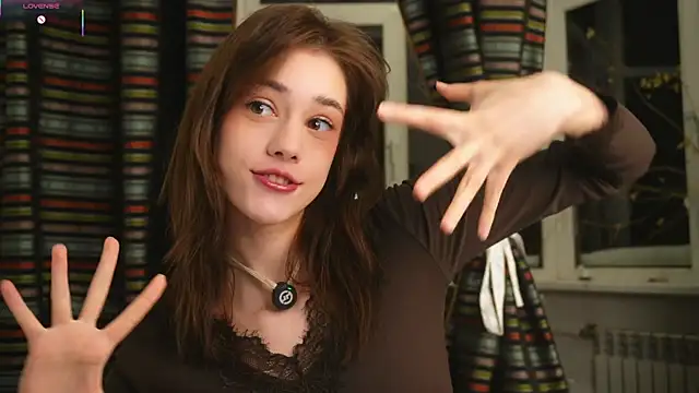 Snapshot of ttragedienne chatting on 12-21-25, 02:30 ttragedienne online show from 12-21-25, 02:30