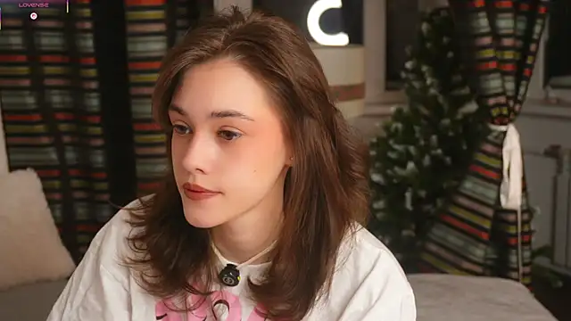 Snapshot of ttragedienne chatting on 12-23-25, 03:15 ttragedienne online show from 12-23-25, 03:15