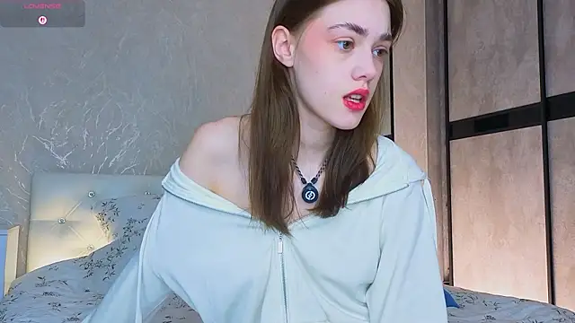 Snapshot of ttragedienne chatting on 02-16-26, 02:29 ttragedienne online show from 02-16-26, 02:29