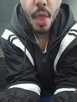 Snapshot of Arab_malek chatting on 12-19-25, 04:58 Arab malek online show from 12-19-25, 04:58