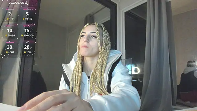 Ella Vee online show from 10-25-25, 03:03