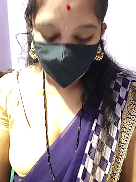 luci-queen online show from 09-10-25, 04:45