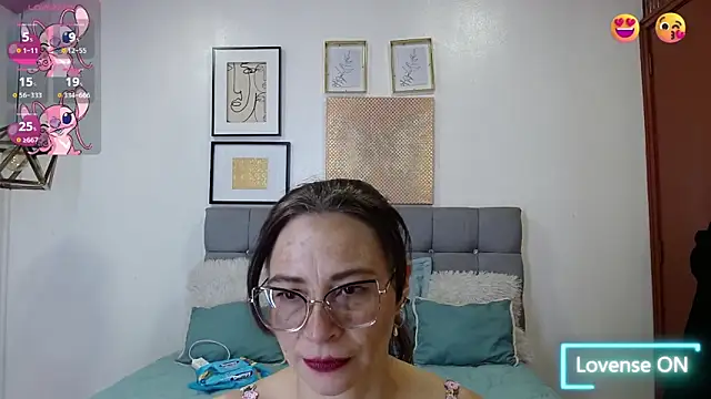  naomi s online show from 11-26-25, 01:56