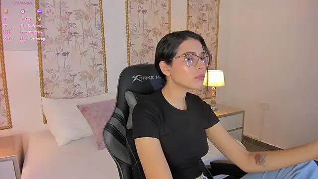 Snapshot of desireee_ chatting on 01-10-26, 12:07 desireee online show from 01-10-26, 12:07