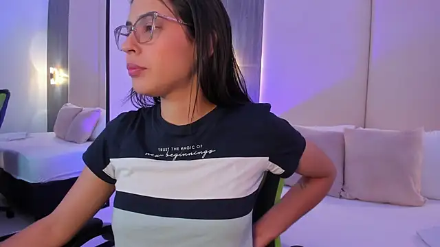 Snapshot of desireee_ chatting on 02-11-26, 12:32 desireee online show from 02-11-26, 12:32