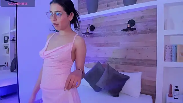 Snapshot of desireee_ chatting on 02-19-26, 07:21 desireee online show from 02-19-26, 07:21