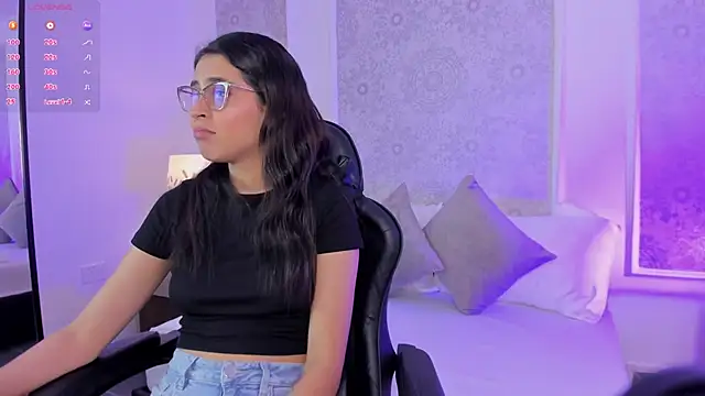 Snapshot of desireee_ chatting on 02-25-26, 12:37 desireee online show from 02-25-26, 12:37