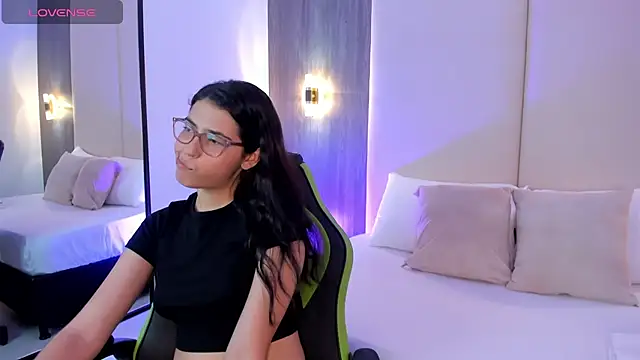 Snapshot of desireee_ chatting on 02-28-26, 12:17 desireee online show from 02-28-26, 12:17