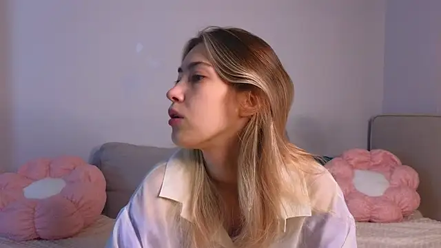 Snapshot of AngelicRice chatting on 10-06-25, 11:18 AngelicRice online show from 10-06-25, 11:18