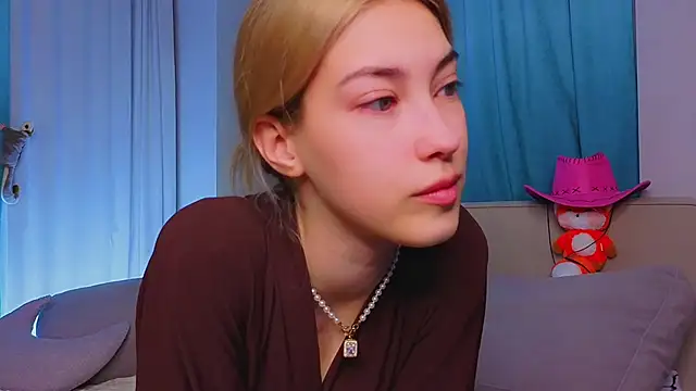 Snapshot of AngelicRice chatting on 11-08-25, 11:10 AngelicRice online show from 11-08-25, 11:10