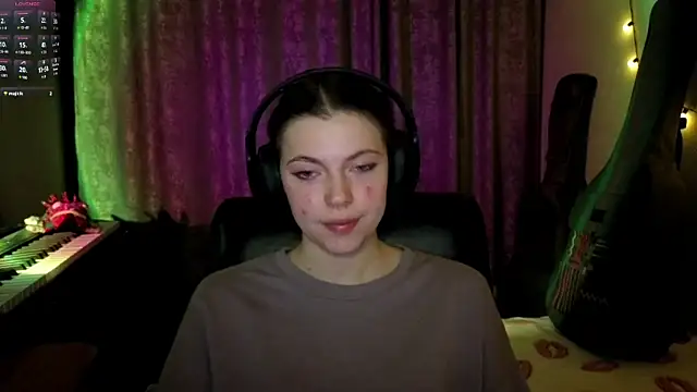 CutieAnny online show from 04-12-26, 08:14