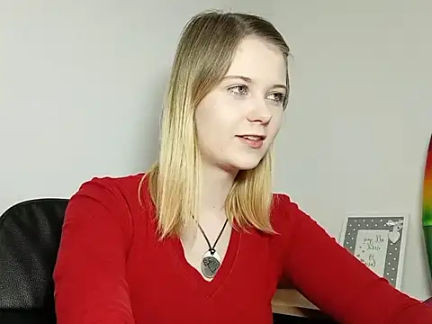 Snapshot of LydiaYoung chatting on 09-16-25, 06:09 LydiaYoung online show from 09-16-25, 06:09