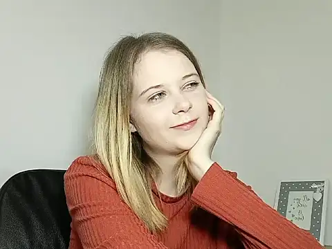 Snapshot of LydiaYoung chatting on 09-29-25, 06:13 LydiaYoung online show from 09-29-25, 06:13