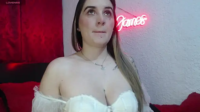 Snapshot of leyla_james_ chatting on 09-14-25, 06:29 leyla james online show from 09-14-25, 06:29