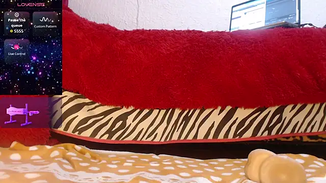 Snapshot of leyla_james_ chatting on 10-25-25, 02:41 leyla james online show from 10-25-25, 02:41