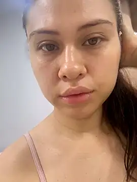 Snapshot of Layla_fontainex_x chatting on 06-02-26, 11:45 Layla fontainex x online show from 06-02-26, 11:45