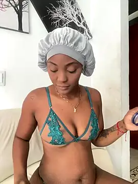 Snapshot of zaracollins01 chatting on 10-20-25, 02:39 zaracollins01 online show from 10-20-25, 02:39