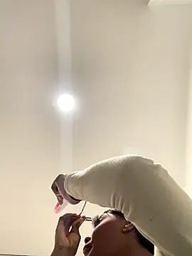 Snapshot of zaracollins01 chatting on 11-10-25, 02:05 zaracollins01 online show from 11-10-25, 02:05