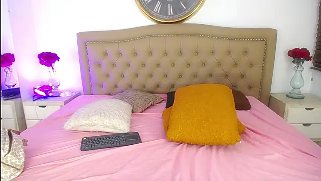 AuroraRicci online show from 11-13-25, 04:44