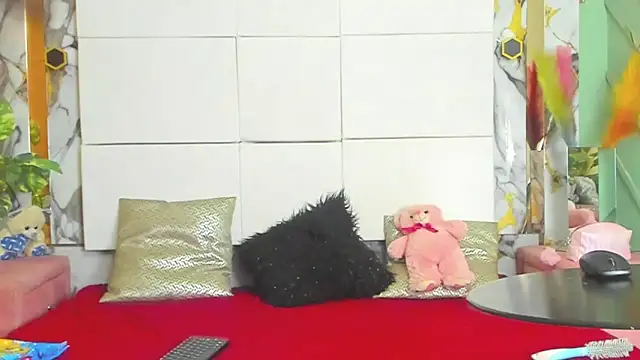 ZoeeGuzman online show from 10-15-25, 07:25