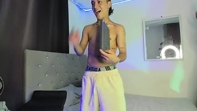 Snapshot of twinkDuohot chatting on 01-16-26, 06:39 twinkDuohot online show from 01-16-26, 06:39