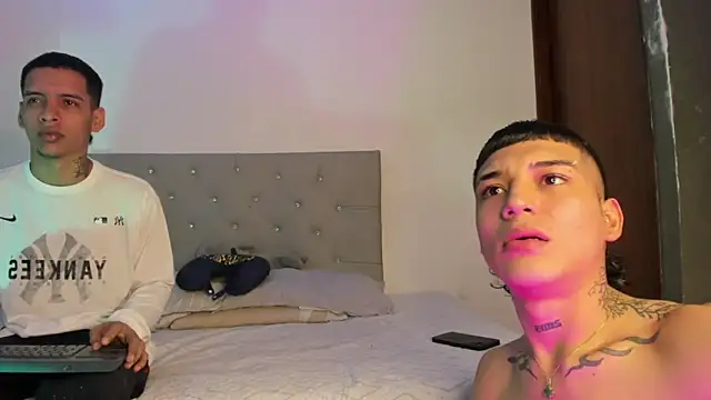 Snapshot of twinkDuohot chatting on 02-12-26, 11:00 twinkDuohot online show from 02-12-26, 11:00