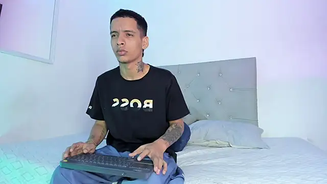 Snapshot of twinkDuohot chatting on 02-14-26, 12:18 twinkDuohot online show from 02-14-26, 12:18