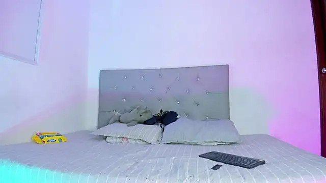 Snapshot of twinkDuohot chatting on 02-17-26, 12:29 twinkDuohot online show from 02-17-26, 12:29