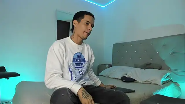 Snapshot of twinkDuohot chatting on 03-05-26, 02:18 twinkDuohot online show from 03-05-26, 02:18