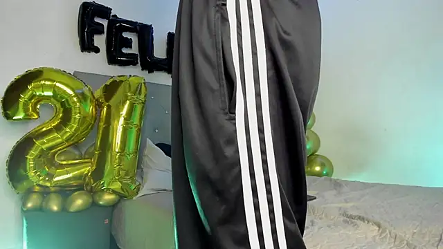 Snapshot of twinkDuohot chatting on 03-06-26, 01:07 twinkDuohot online show from 03-06-26, 01:07