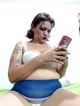 Snapshot of Massiel_77 chatting on 10-27-25, 02:10 Massiel 77 online show from 10-27-25, 02:10