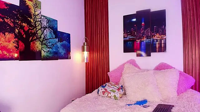 Emily Vaughan online show from 09-21-25, 04:14