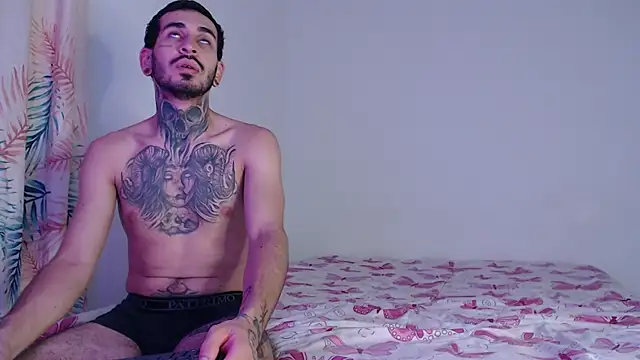 Tyler2y luna online show from 11-06-25, 03:40