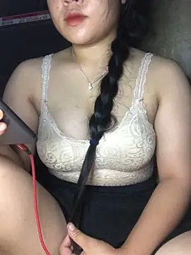 Snapshot of Linhmai_bb chatting on 09-14-25, 03:33 Linhmai bb online show from 09-14-25, 03:33