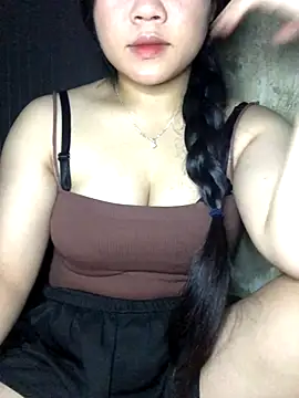 Snapshot of Linhmai_bb chatting on 09-17-25, 03:46 Linhmai bb online show from 09-17-25, 03:46