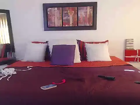 Snapshot of OSHYRIS chatting on 09-22-25, 02:08 OSHYRIS online show from 09-22-25, 02:08