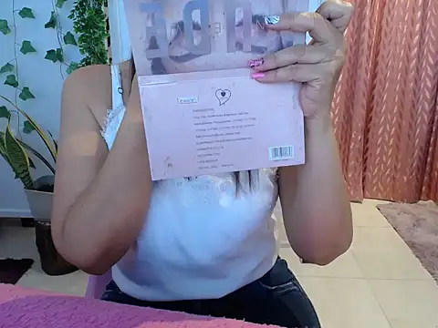 Snapshot of Manuela_lara_ chatting on 09-13-25, 04:07 Manuela lara online show from 09-13-25, 04:07