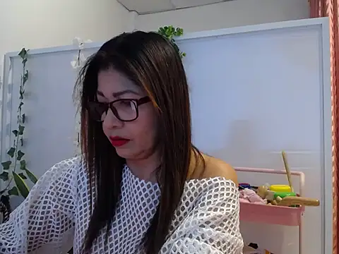 Snapshot of Manuela_lara_ chatting on 10-10-25, 03:00 Manuela lara online show from 10-10-25, 03:00