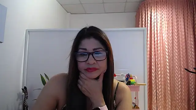 Snapshot of Manuela_lara_ chatting on 10-31-25, 02:07 Manuela lara online show from 10-31-25, 02:07