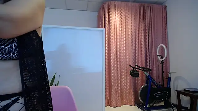 Snapshot of Manuela_lara_ chatting on 11-21-25, 02:38 Manuela lara online show from 11-21-25, 02:38