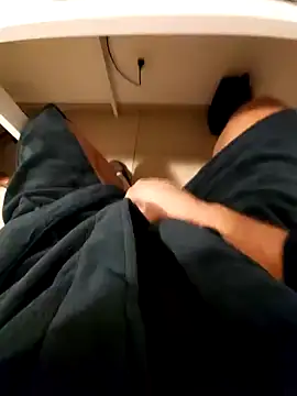 Snapshot of hpp66 chatting on 10-26-25, 05:52 hpp66 online show from 10-26-25, 05:52