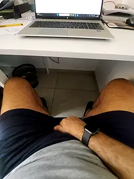 Snapshot of hpp66 chatting on 12-22-25, 02:03 hpp66 online show from 12-22-25, 02:03