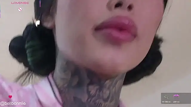 Snapshot of belllbonniie chatting on 02-15-26, 06:59 belllbonniie online show from 02-15-26, 06:59