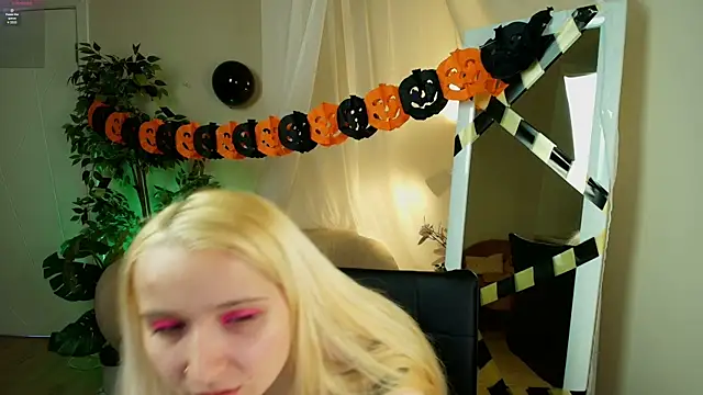 Milana Key online show from 10-24-25, 10:06