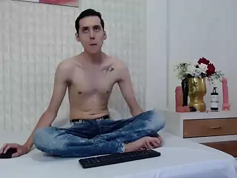 Snapshot of LuigiMarchetti chatting on 09-29-25, 07:40 LuigiMarchetti online show from 09-29-25, 07:40