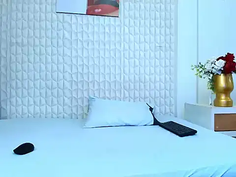 Snapshot of LuigiMarchetti chatting on 10-08-25, 07:44 LuigiMarchetti online show from 10-08-25, 07:44