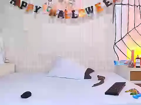 Snapshot of LuigiMarchetti chatting on 10-31-25, 07:48 LuigiMarchetti online show from 10-31-25, 07:48