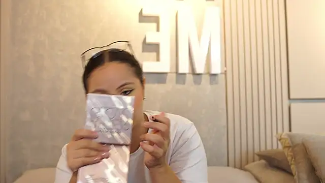 Tayler Kim online show from 09-18-25, 04:42