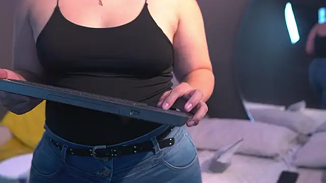 Tayler Kim online show from 02-05-26, 06:23