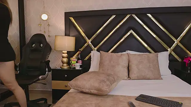 ZoeWilliis online show from 11-26-25, 12:50